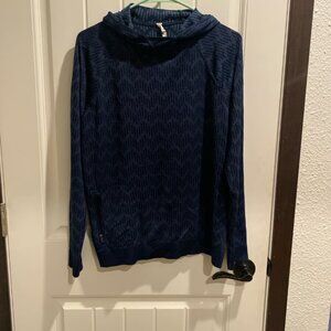 Lululemon long sleeve hooded shirt size large